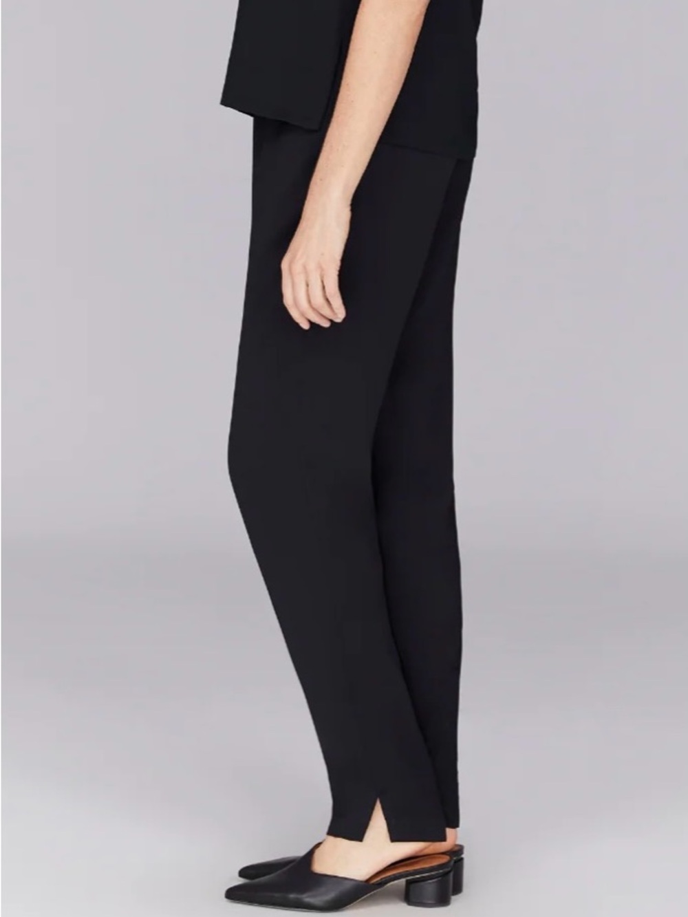 NWT Emmelle Lustrous Crepe Black Straight Leg Pants